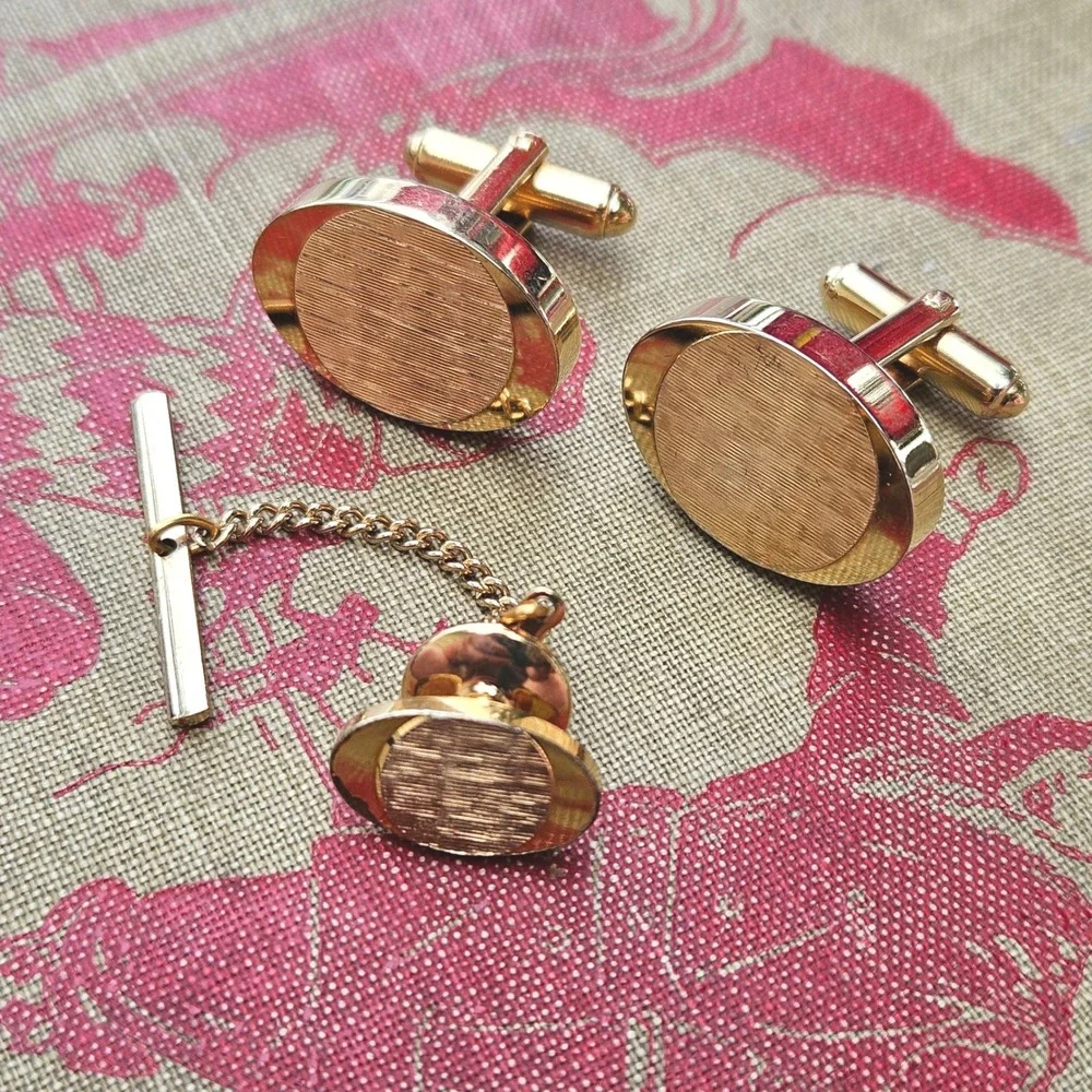 Vintage 50s 60s MCM Simmons Karatclad Gold Tone Oval Cufflinks Tie Tac Set Mens